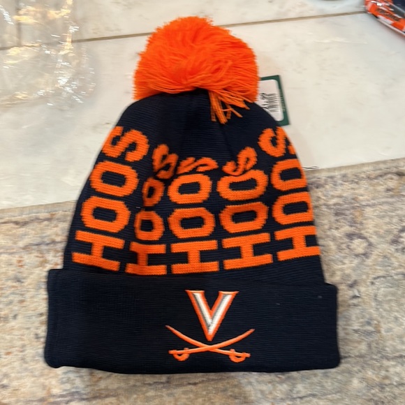 NWT UVA Pom Pom Hat and matching gloves - Picture 2 of 7